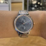 ⁦ساعة تومي هيلفيغر للنساء 1782298⁩ - الصورة ⁦4⁩