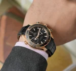 ⁦ساعة أوميجا (سيماستر بلانيت أوشن) للرجال 232.63.46.51.01.001⁩ - الصورة ⁦8⁩