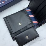 ⁦طقم مكون من محفظه وكراته وماداليه تومي هيلفيغر للرجال⁩ - الصورة ⁦5⁩