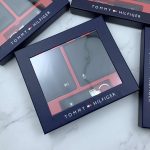 ⁦طقم مكون من محفظه وكراته وماداليه تومي هيلفيغر للرجال⁩ - الصورة ⁦9⁩