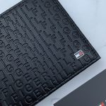 طقم مكون من محفظه وكراته وماداليه تومي هيلفيغر للرجال - Image 3