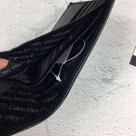 ⁦محفظه كالفن كلاين للرجال جلد طبيعي⁩ - الصورة ⁦4⁩