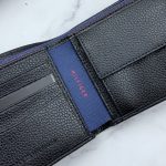 ⁦طقم مكون من محفظه وكراته وماداليه تومي هيلفيغر للرجال⁩ - الصورة ⁦7⁩