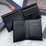 طقم مكون من محفظه وكراته وماداليه تومي هيلفيغر للرجال - Image 2