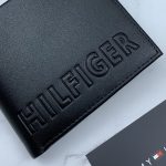 طقم مكون من محفظه وكراته وماداليه تومي هيلفيغر للرجال - Image 5