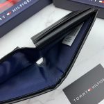 طقم مكون من محفظه وكراته وماداليه تومي هيلفيغر للرجال - Image 8