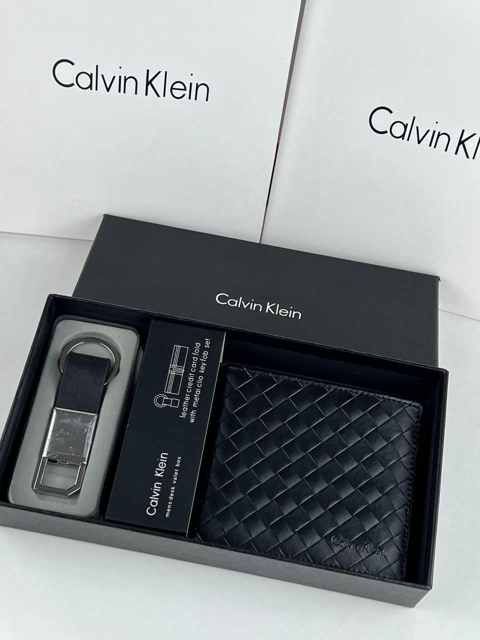 5e8a7be7-c8b6-43e4-a55a-683f1b58bcc6 محفظة ومادليه كالفن كلاين للرجال - Image 1
