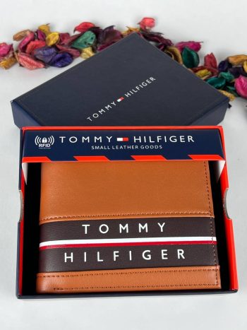 محفظة من تومي هيلفيغر للرجال جلد