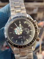 ⁦ساعه من007 OMEGA تعمل بعدادات بلون اسود وسير فضي من الستانليس ستيل⁩ - الصورة ⁦2⁩