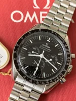 ⁦ساعه من007 OMEGA تعمل بعدادات بلون اسود وسير فضي من الستانليس ستيل⁩ - الصورة ⁦5⁩