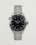 ساعه من007 OMEGA بلون مينا اسود وسير فضي من الستانليس ستيل