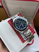 ⁦ساعه من007 OMEGA تعمل بعدادات بلون ازرق وسير فضي من الستانليس ستيل⁩ - الصورة ⁦2⁩