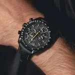 ⁦ساعه من OMEGA 007 تعمل بعدادات بلون اسود وسير جلد اسود⁩ - الصورة ⁦5⁩