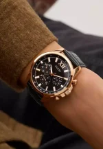 ⁦Genuine Leather Analog 44 mm Watch GW0901G5⁩ - الصورة ⁦3⁩