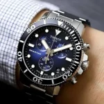 ⁦ساعه من tissot تعمل بعدادات بلون ازرق وسير فضي من المعدن⁩ - الصورة ⁦3⁩